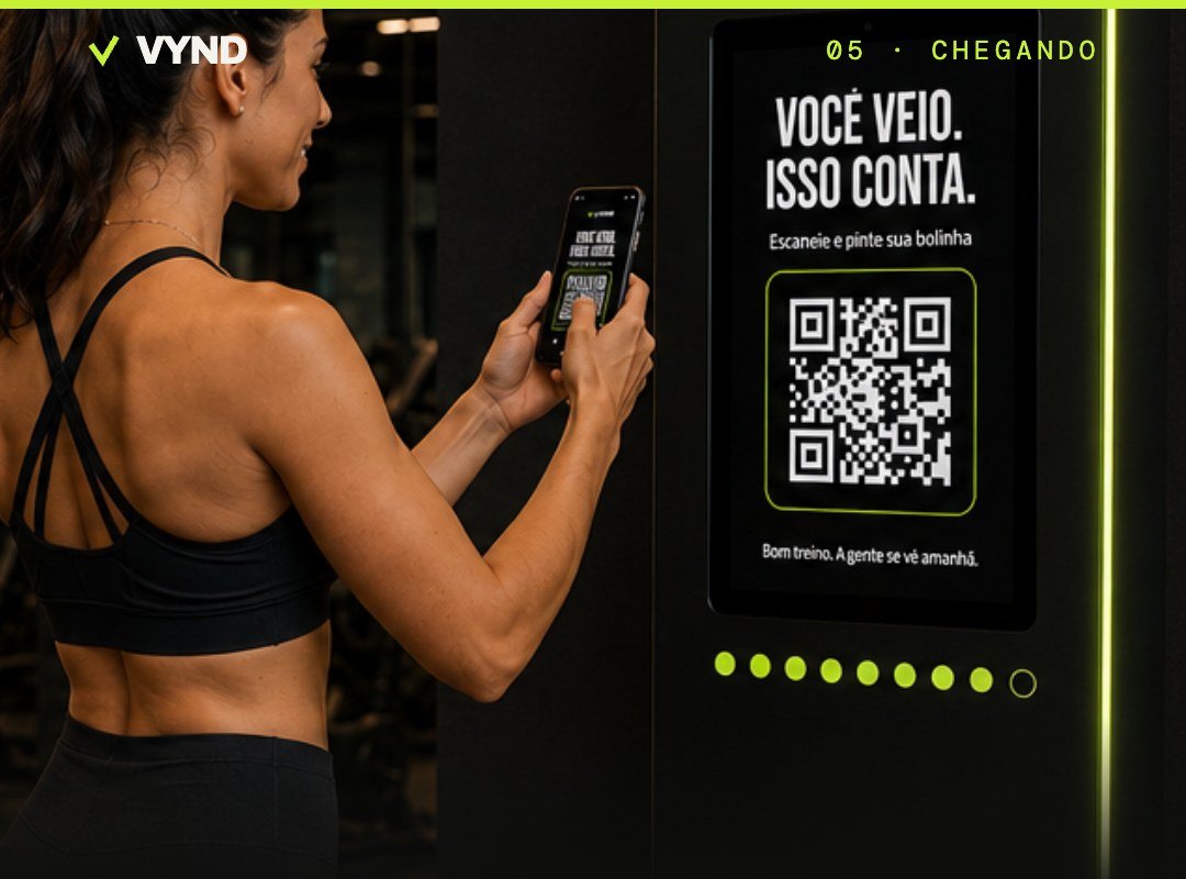 Aluna escaneando o QR do totem na recepção